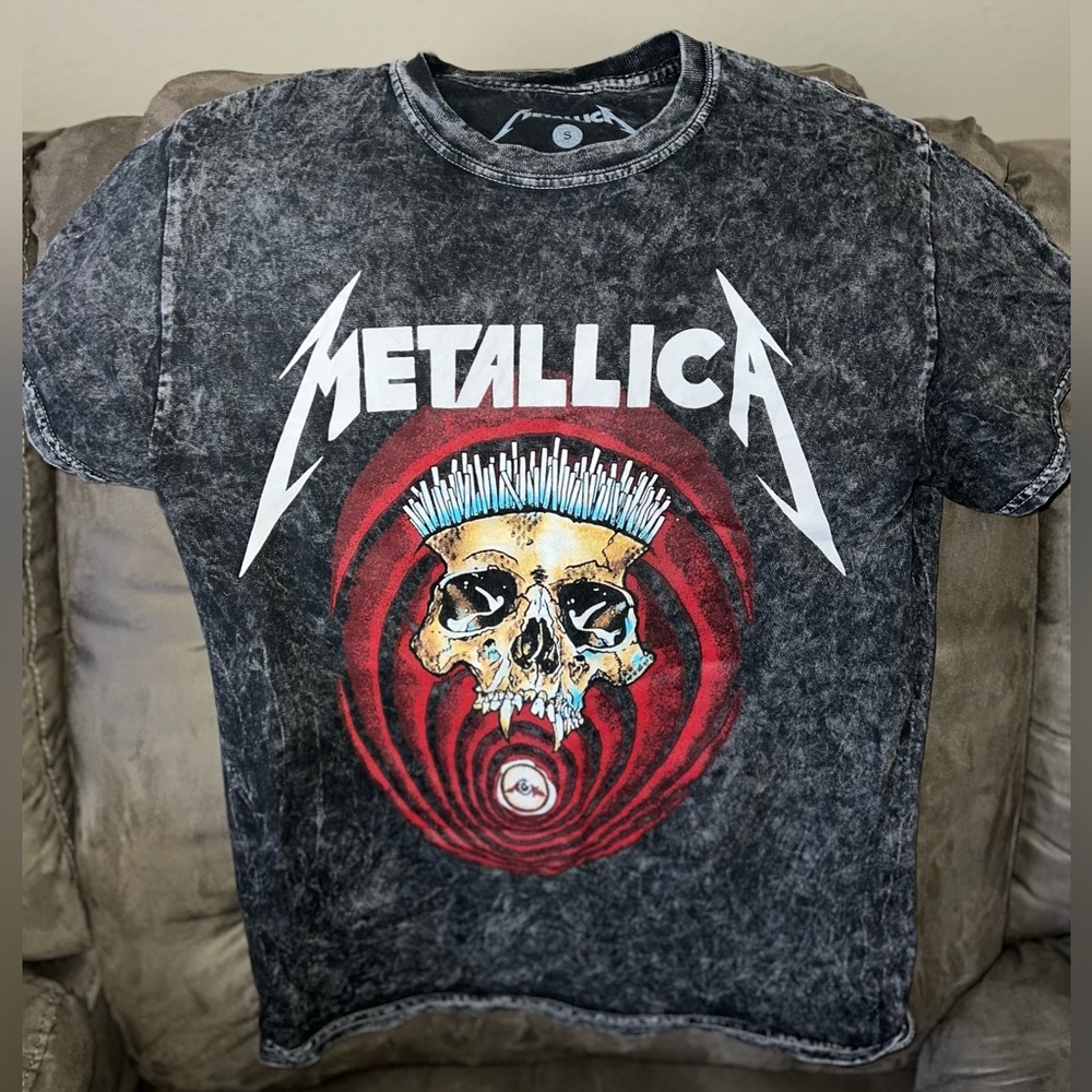 Metallica Graphic T-shirt, Small, Unique Design